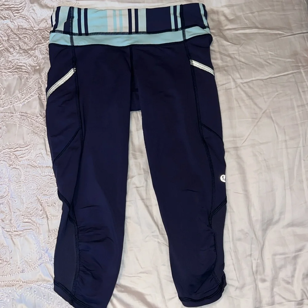 Lululemon Run A Marathon Crop II Cadet Blue Groove Stripe Size 4